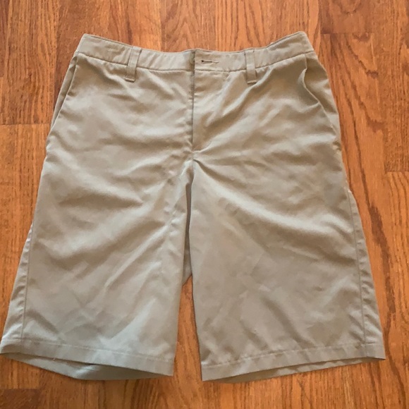 UnderArmour Khaki shorts (LOOSE) - Picture 1 of 3